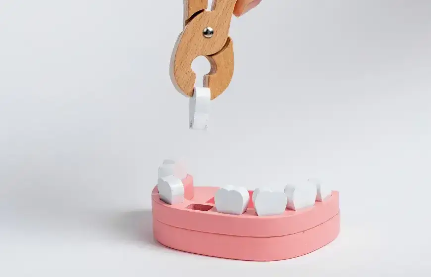 Jak goi się dziąsło po wyrwaniu zęba? Czego się spodziewać i jak przyspieszyć proces