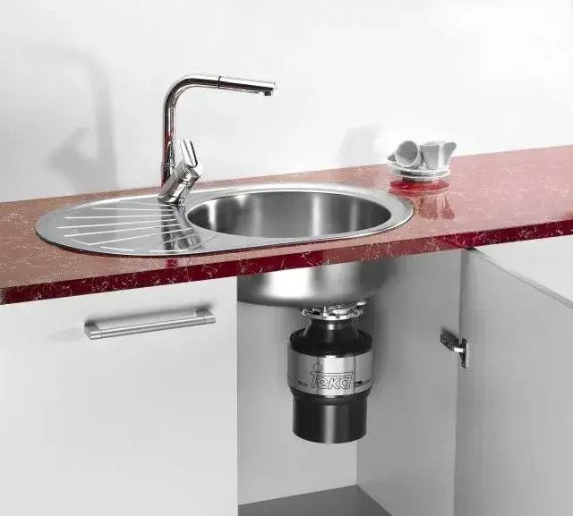 Młynek w zlewie: legalny? Sprawdź przepisy i warunki montażu