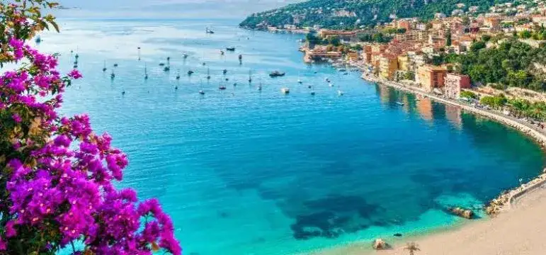 Nad jakim morzem leży Francja? Odkryj jej piękne wybrzeża