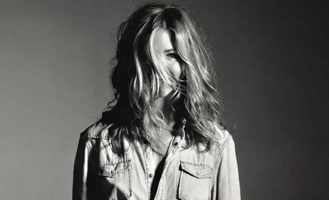 Jak zrobić fryzurę Jennifer Aniston - krok po kroku do idealnych włosów