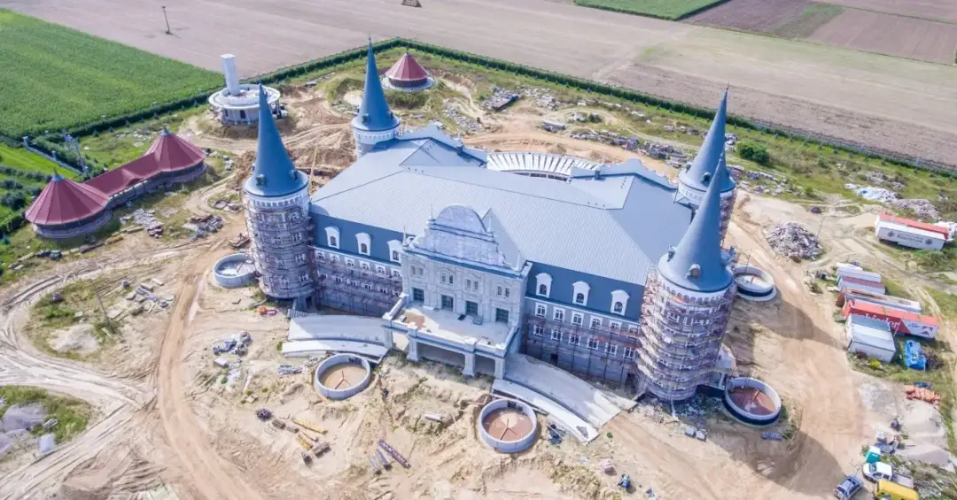 Niepewność otwarcia hotelu Cztery Wieże w Katarzyninie - co wiemy?