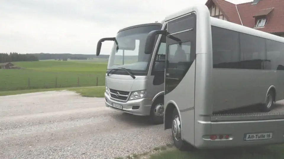 Jakie prawo jazdy potrzebne do busa 20 osobowego - uniknij problemów