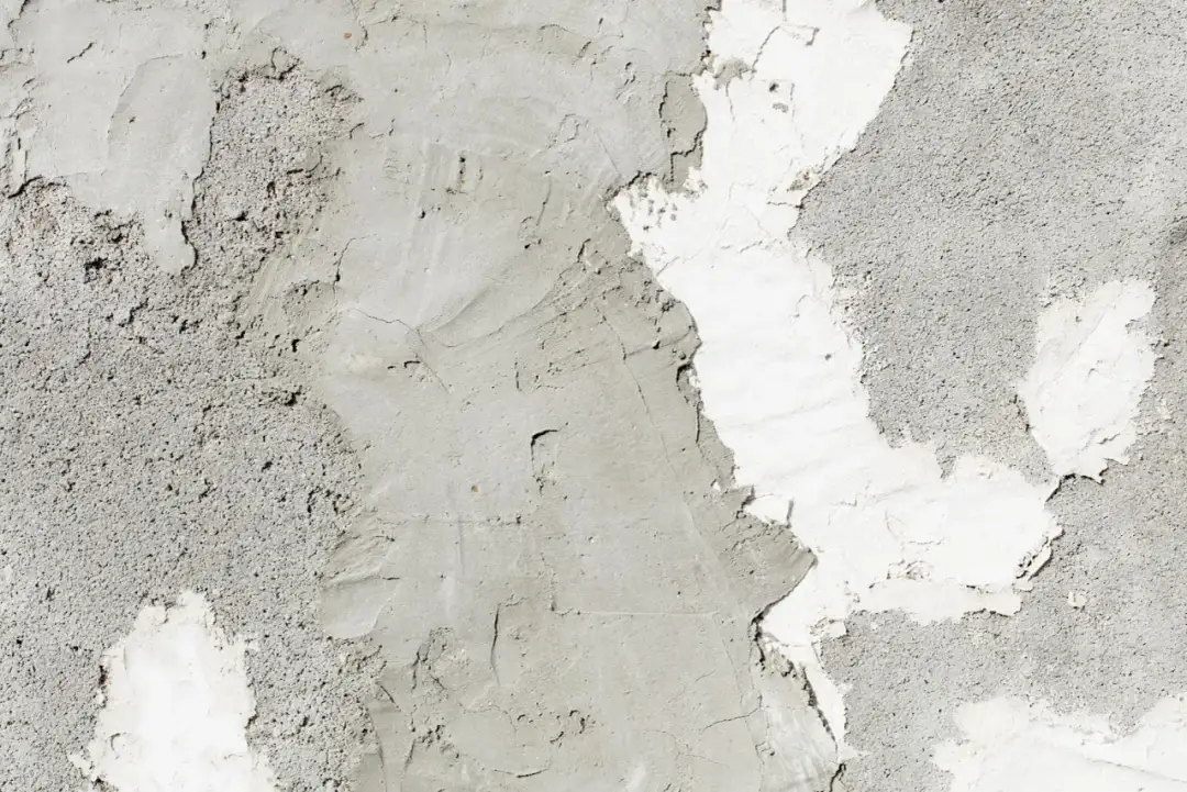 Tynk akrylowy czy silikatowy – który wybór uchroni przed kosztami?