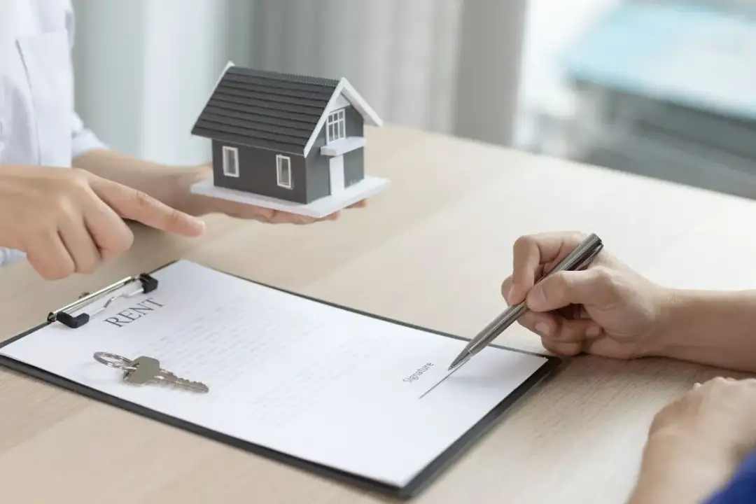 Kto płaci agencji za wynajem mieszkania? Odkryj, kto ponosi koszty