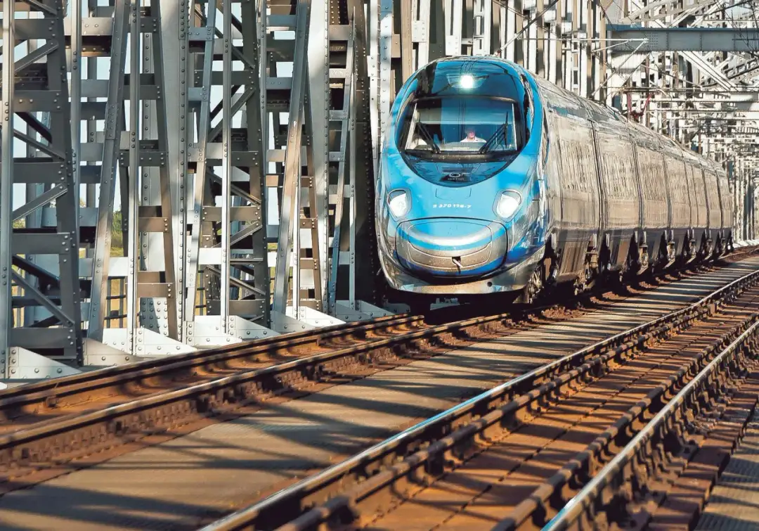 Ile zarabia konduktor Intercity? Zaskakujące fakty o wynagrodzeniach