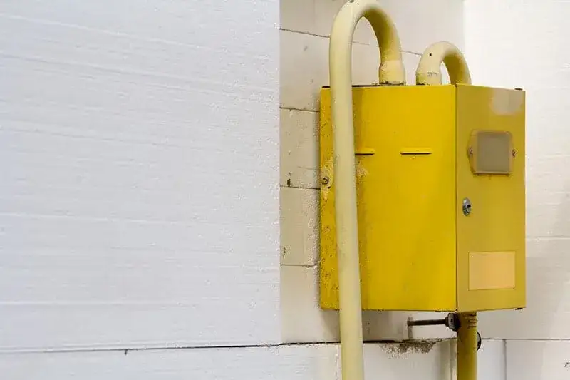 Ile kosztuje podłączenie gazu do mieszkania w bloku? Sprawdź ukryte opłaty