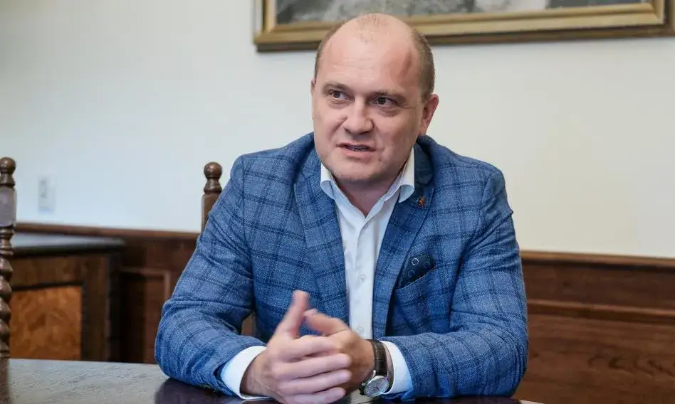 Kto jest prezydentem Szczecina? Odkryj tajemnice jego kadencji