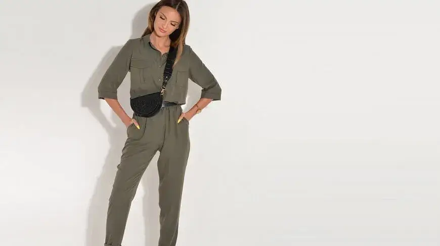 Jak stylizować kombinezon? Buty, dodatki, okrycia na każdą okazję