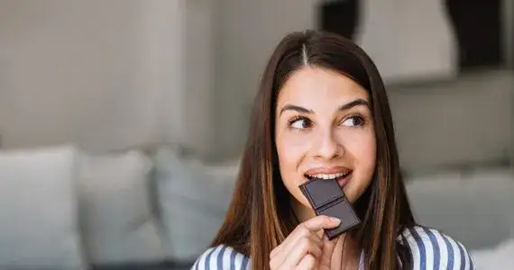 Czy gorzka czekolada tuczy? Sprawdź, jak wpływa na dietę