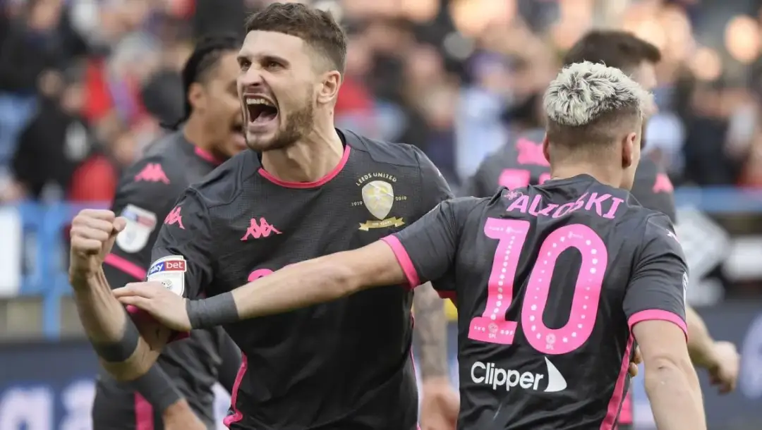 Ile piłkarz zarabia za jeden mecz? Zaskakujące różnice w ligach