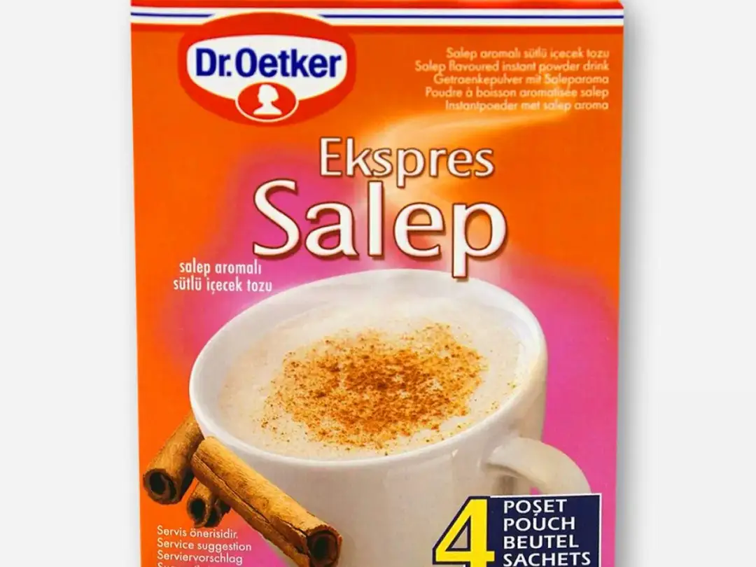Dr. Oetker Ekspres Salep: aromatyczny napój z przyprawą ze storczyka, podany z cynamonem.
