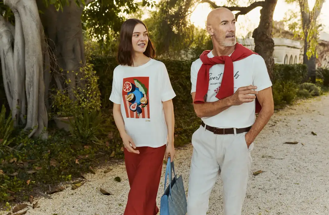 Jak nosić długą spódnicę? Stylizacje i triki na każdą figurę