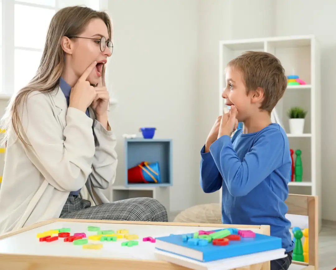 Logopeda kto to i czym się zajmuje? Poznaj ważne informacje