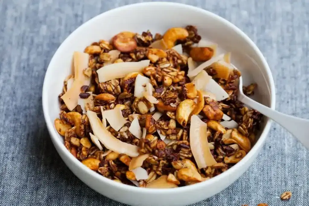 Jak zrobić granole fit – zdrowy przepis na smaczną przekąskę