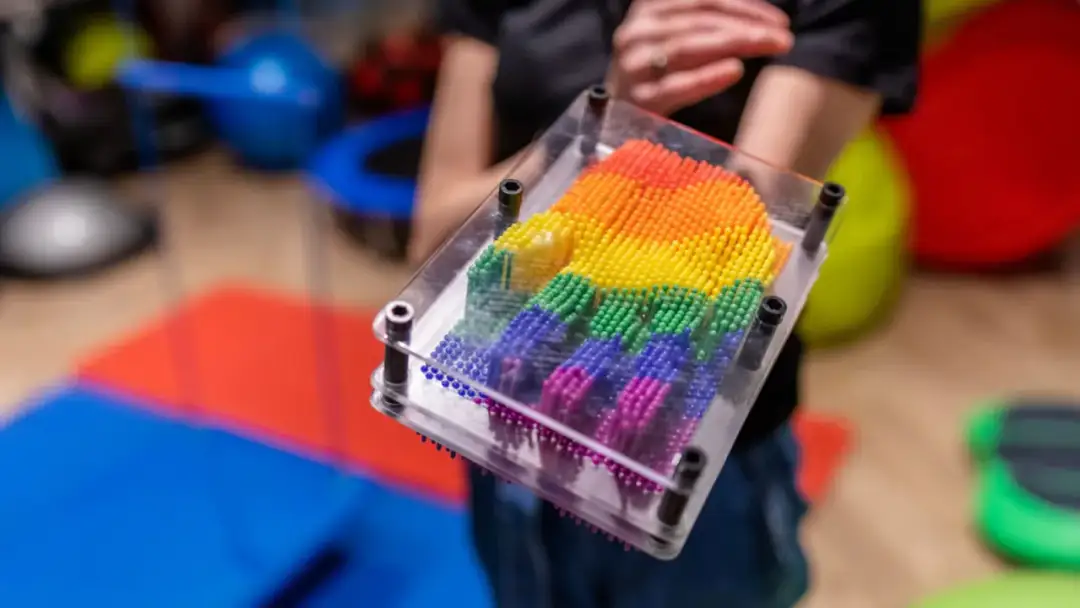 Czy zaburzenia integracji sensorycznej to autyzm? Poznaj różnice