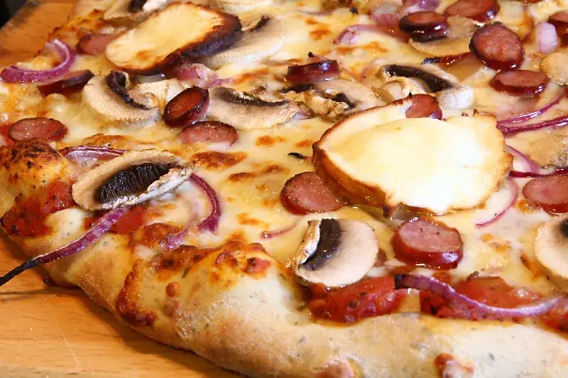 Jak się robi pizza - prosty przepis na idealne ciasto i sos