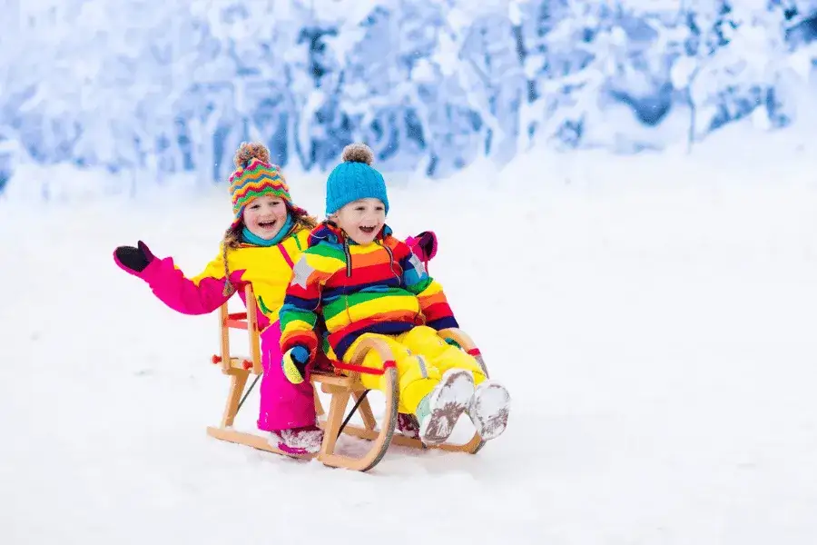 Gdzie zimą z małym dzieckiem? Odkryj najlepsze miejsca na rodzinny wyjazd