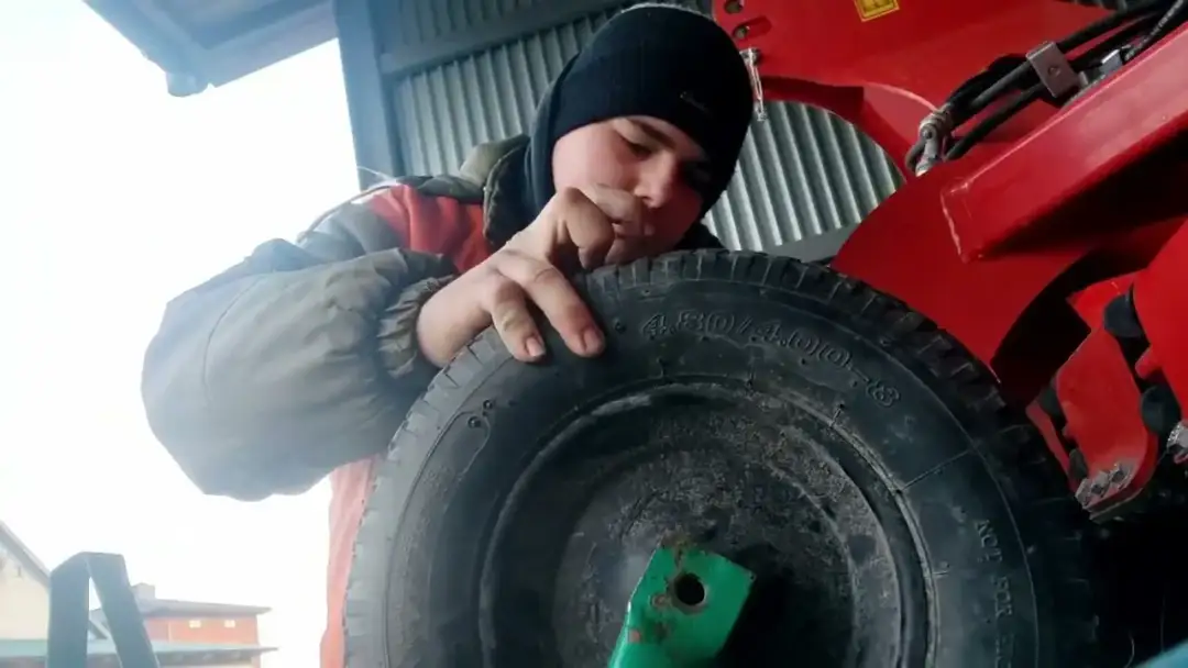 Jak wymienić koło w taczce - proste kroki, które musisz znać