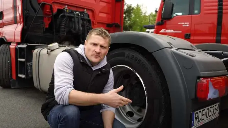 Jak skutecznie zdjąć zapieczone koło w ciężarówce bez problemów