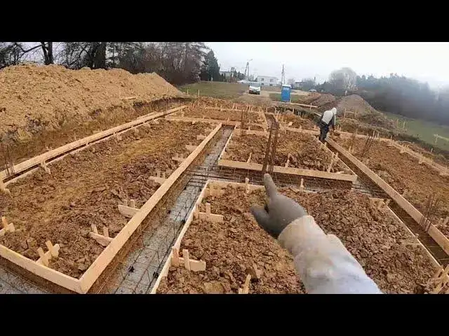 Ile betonu na fundamenty domu 120m2? Sprawdź, jak uniknąć błędów w obliczeniach!