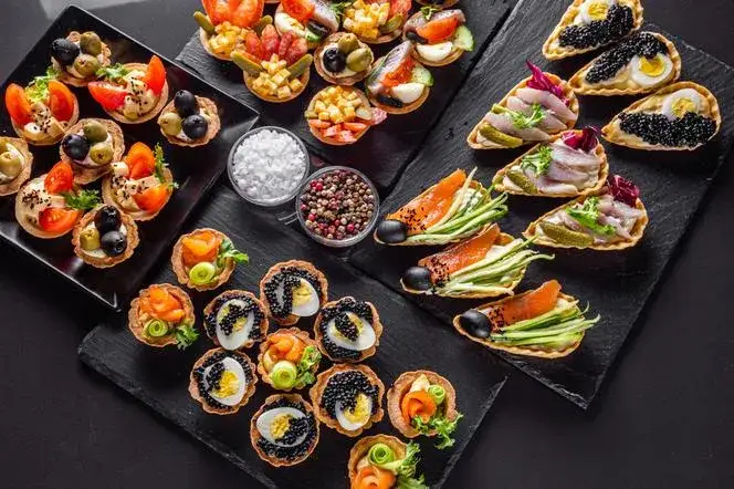 W czym podać sałatkę? Kreatywne naczynia i pomysły na serwowanie