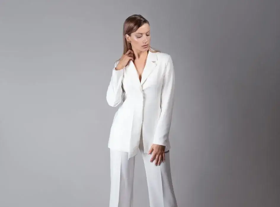 Dwuczęściowe komplety na wesele: Porady jak wybrać idealny strój?