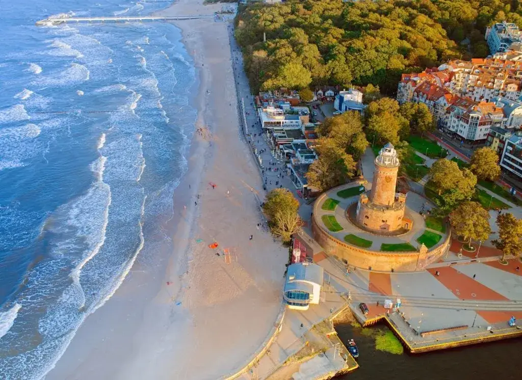 Co zwiedzić nad Bałtykiem? Fascynujące atrakcje, które Cię zaskoczą