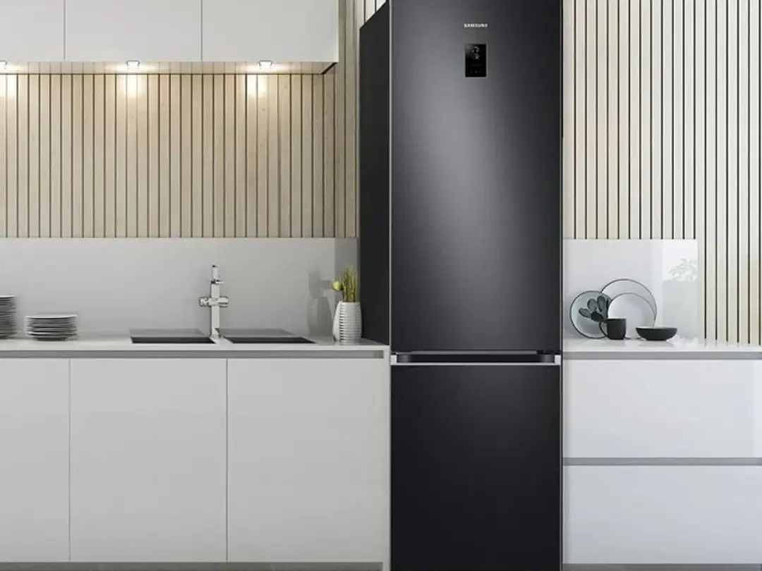 Wyświetlacz lodówki Samsung nie działa? Diagnoza i naprawa krok po kroku.