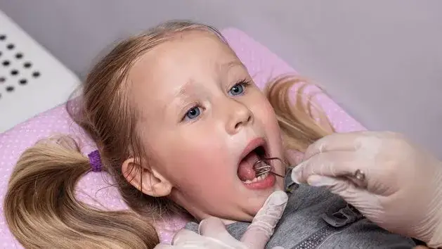 Afazja rozwojowa objawy: Czy Twoje dziecko ma problem z mową?