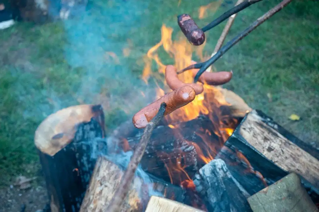 Legalne ognisko w Polsce: Gdzie i jak palić bez kary?