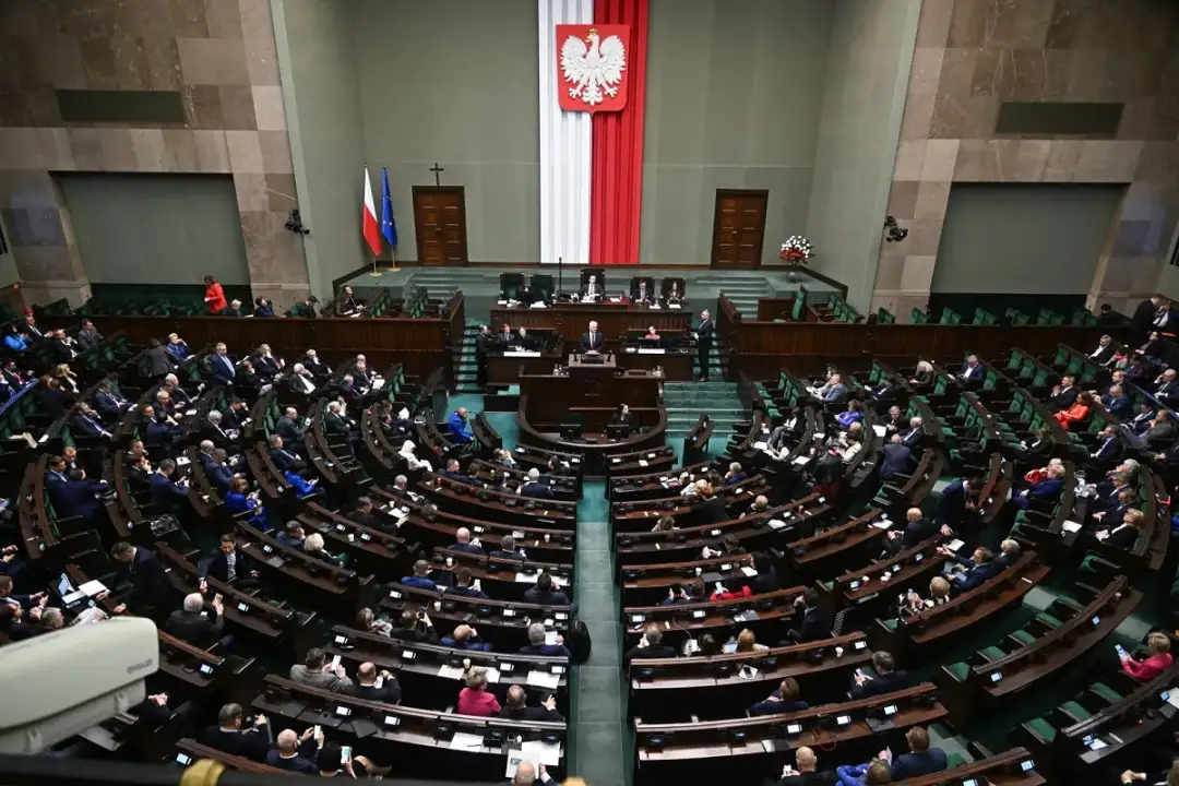 Czy sejm może rozwiązać senat? Odkryj prawdę o ich kompetencjach