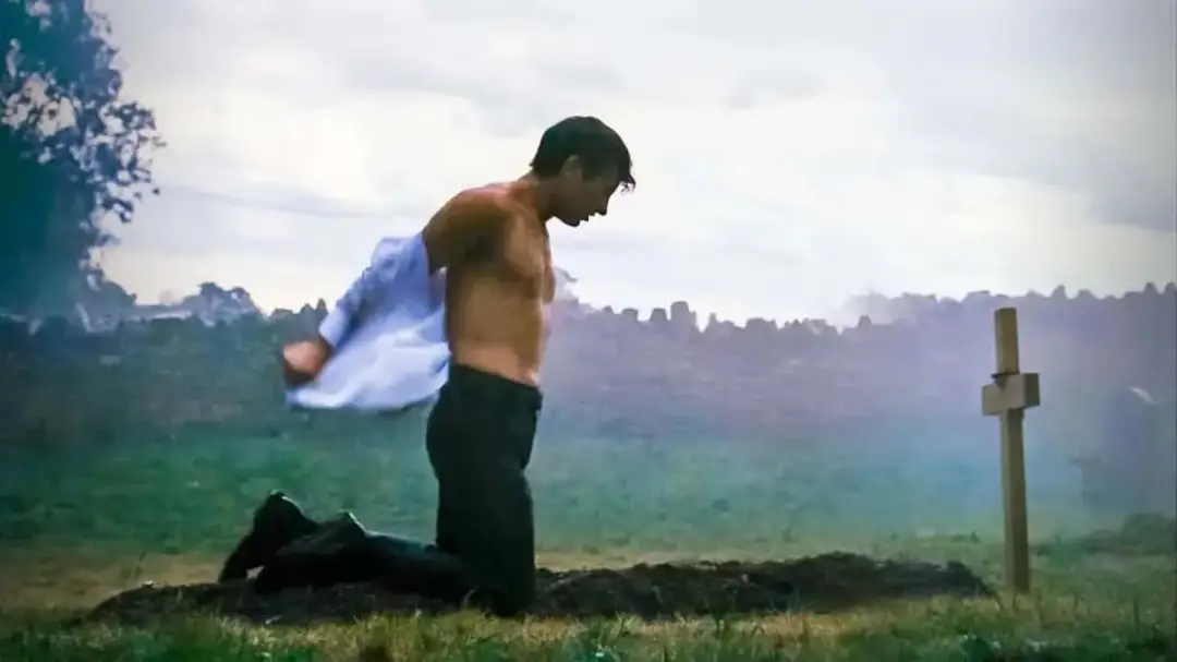 Barry Keoghan w finałowej scenie Saltburn korzystał z protezy?