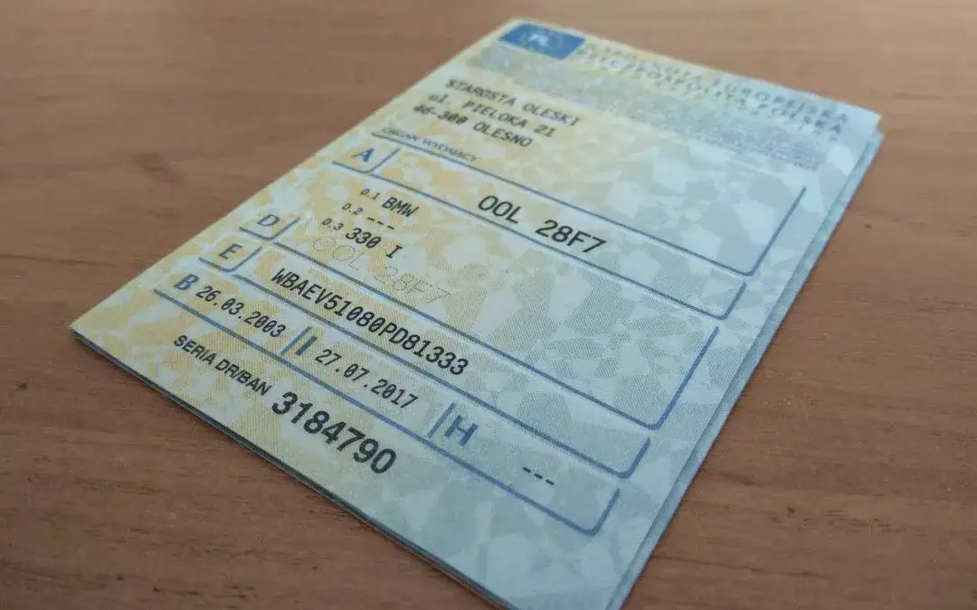 Kupno samochodu od handlarza - jakie dokumenty są niezbędne?