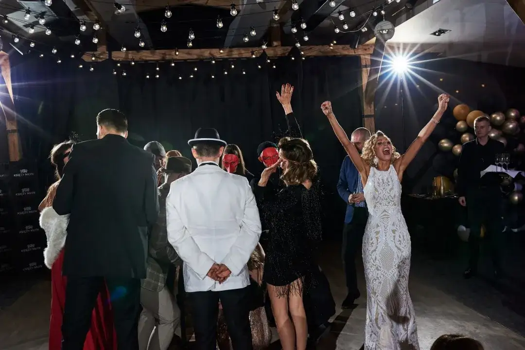 Impreza w stylu lat 20.: Jak zorganizować przyjęcie marzeń?