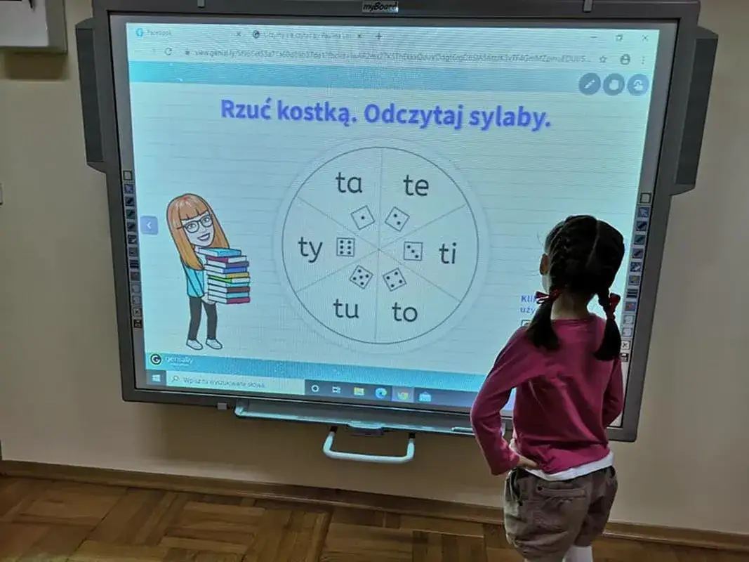 Zajęcia z wykorzystaniem tablicy interaktywnej – jak zwiększyć zaangażowanie dzieci?