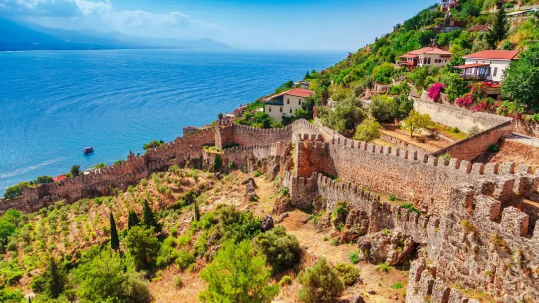 Tanie kierunki podróży: Gdzie na wakacje bez drenażu portfela?