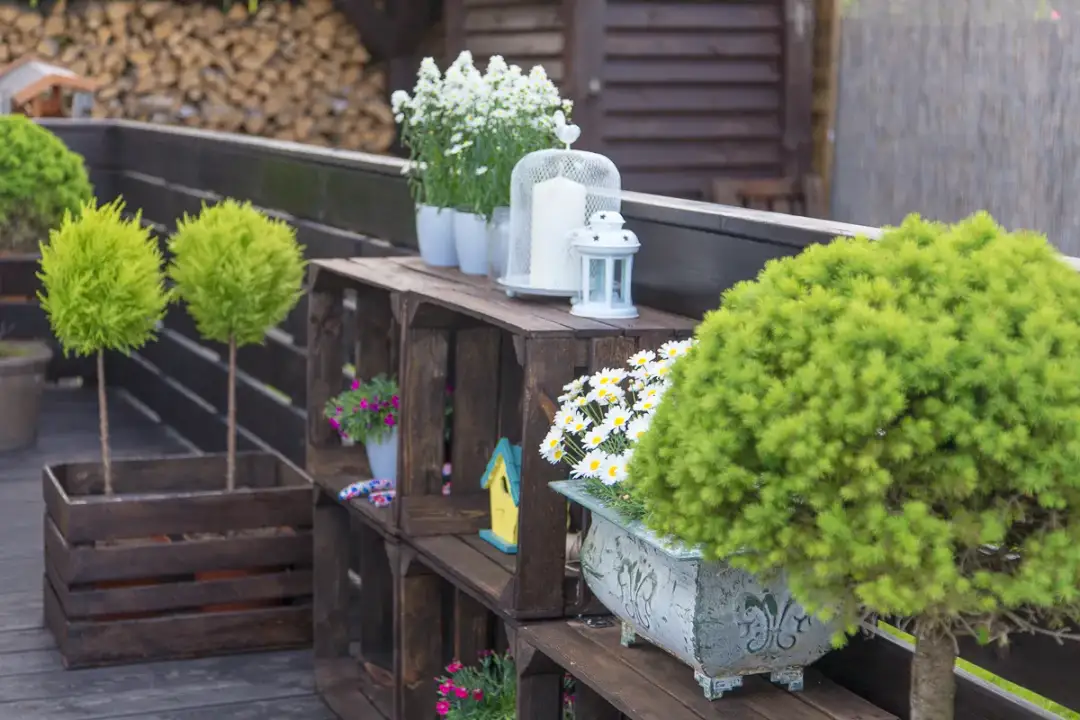 Meble na taras DIY: Jak zbudować tanio i stylowo?