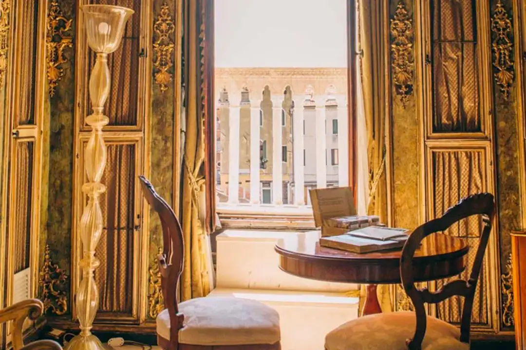 Ca' Sagredo: Lusso Storico sul Canal Grande | Guida Completa