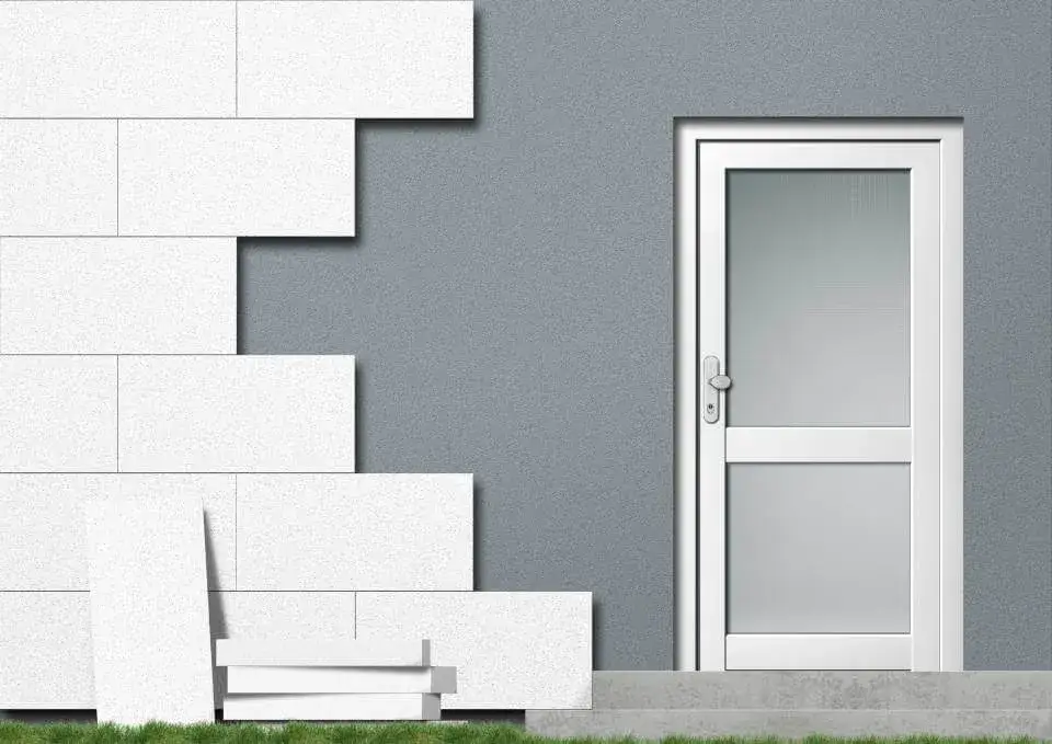 Jak właściwie kleić styropian do elewacji, aby uniknąć problemów?