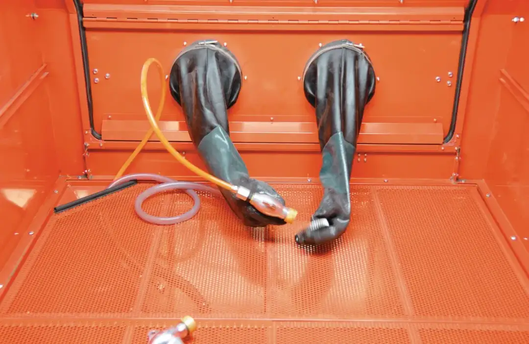 Jaką piaskarkę kabinową do felg wybrać, aby uniknąć uszkodzeń?