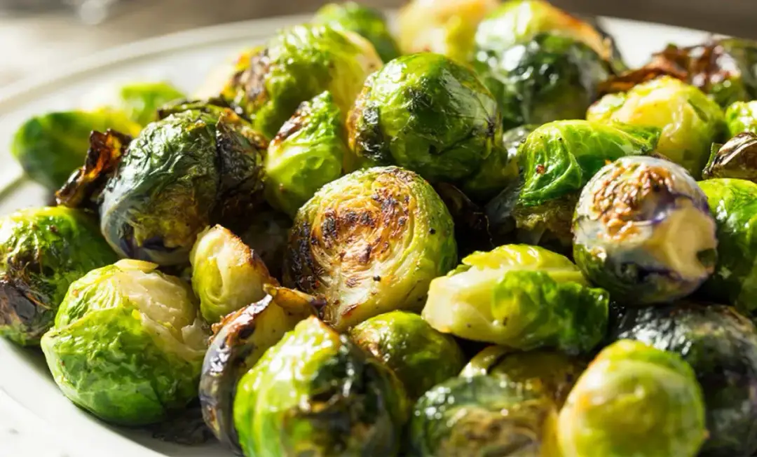 Gotowana brukselka - 3 sposoby przyrządzenia idealnie chrupiącej brukselki