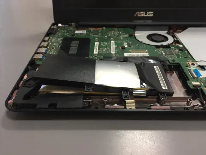 Gdzie jest bateria w laptopie ASUS? Oto co musisz wiedzieć