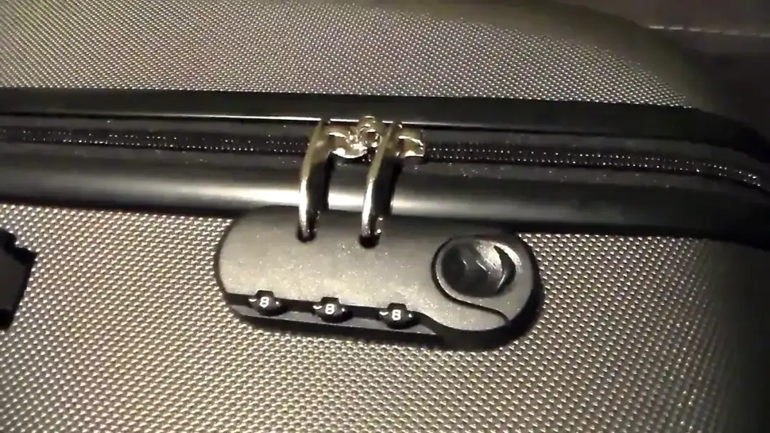 Jak ustawić kod w walizce Lasocki i uniknąć problemów z bezpieczeństwem