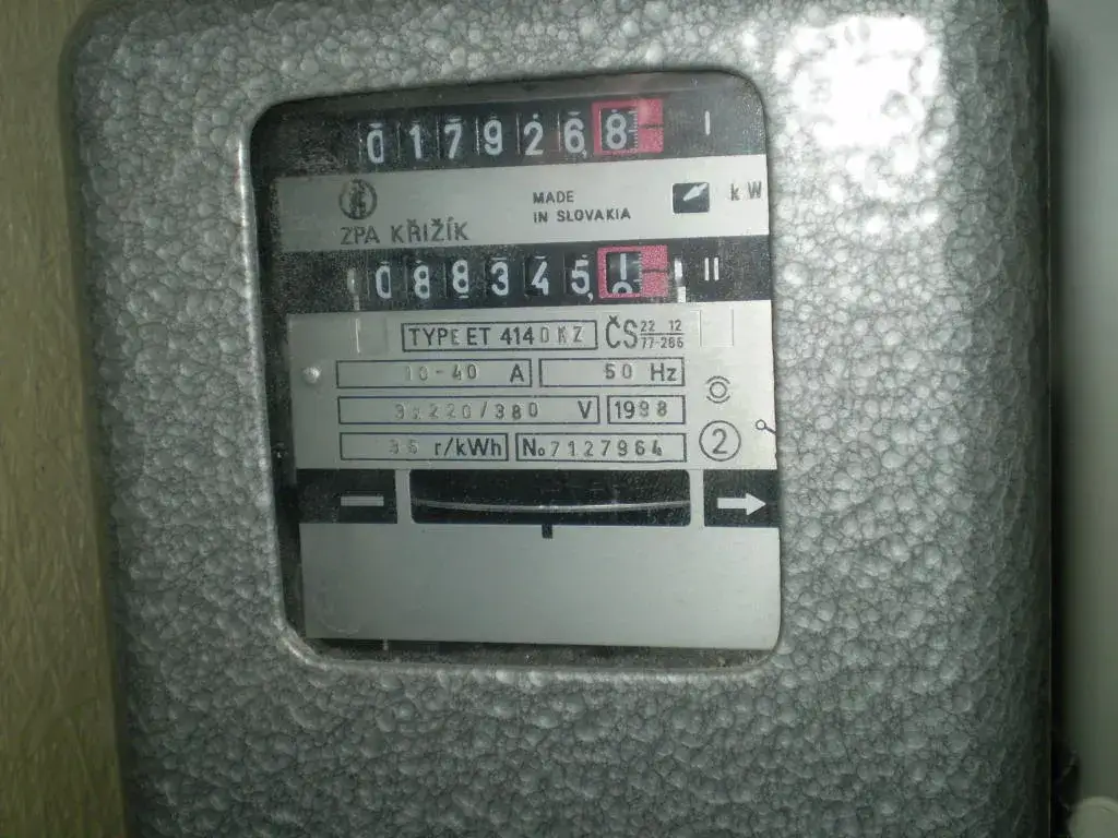  Taryfa nocna - kiedy jest tańszy prąd? Poznaj godziny obowiązywania taryfy dziennej i nocnej