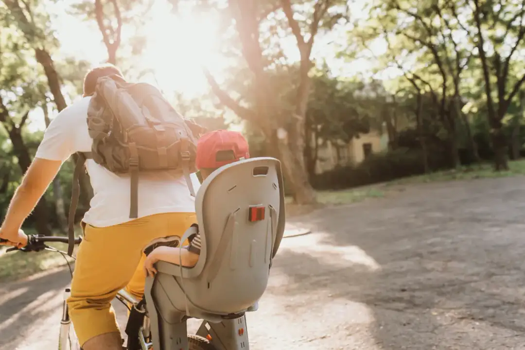 Jaki rower do jazdy z dzieckiem w foteliku? Wybierz bezpieczny model