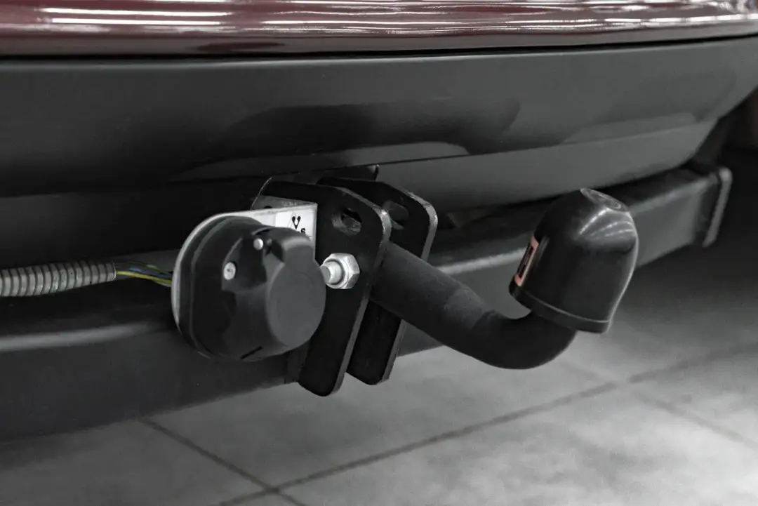 Czy można zdemontować hak w samochodzie? Krok po kroku, koszty i konsekwencje