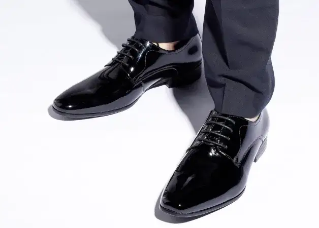 Jaki kolor butów do czarnego garnituru, aby uniknąć faux pas?