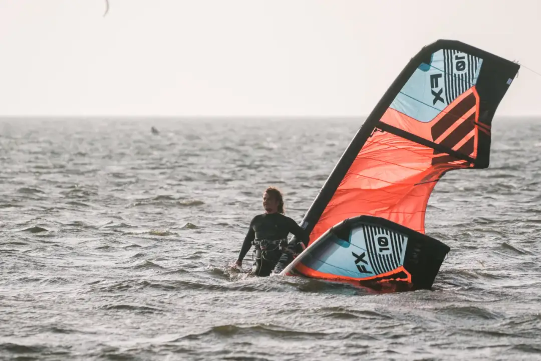 Jaki wiatr na kitesurfing? Odkryj idealne warunki do jazdy