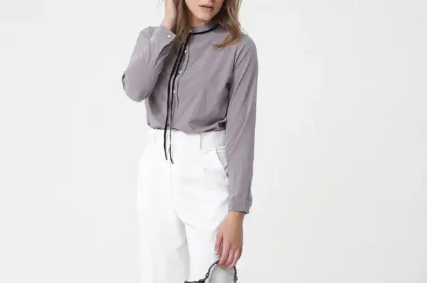 Jakie spodnie do szarej koszuli? Odkryj idealne połączenia stylowe