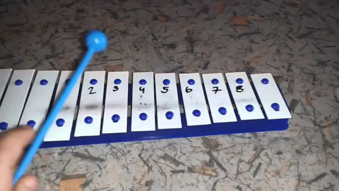 Jak zagrać wlazł kotek na płotek na cymbałkach - proste kroki dla każdego